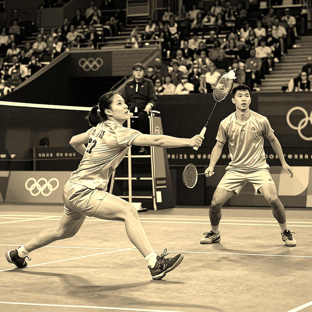 Alwi Farhan Sparring With Kento Momota in Tokyo: What Sits Between Two Footsteps Before the 2026 Asian Games Alwi Farhan Sparring With Kento Momota in Tokyo: What Sits Between Two Footsteps Before the 2026 Asian Games