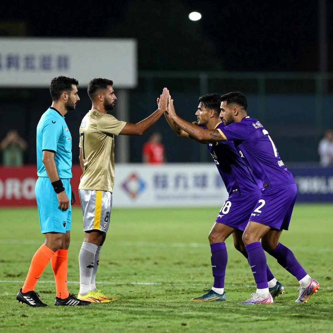 Bóng đá Việt Nam: khoảng trống giữa phản công V.League và kiểm soát đấu trường châu lục