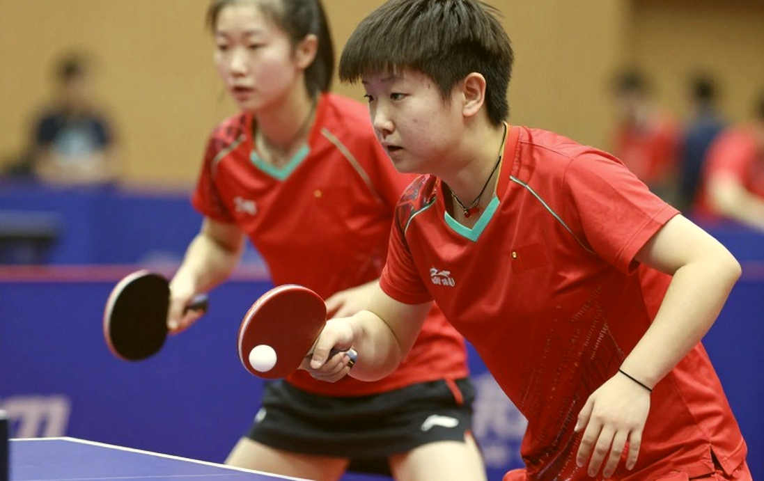 Ghế huấn luyện viên trả lương đầu tiên ở Keighley: tiếng động rất khẽ từ nền móng bóng bàn Anh Ghế huấn luyện viên trả lương đầu tiên ở Keighley: tiếng động rất khẽ từ nền móng bóng bàn Anh