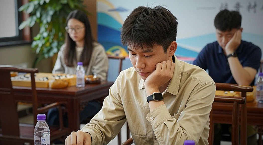 5.e5! Trong Italian Game: Vũ Khí Gambit Trung Tâm Mà Sveshnikov Để Lại Cho Người Chơi Câu Lạc Bộ