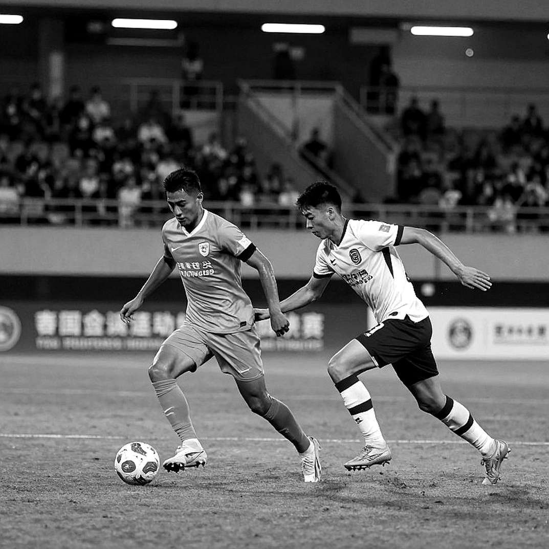 Bên trong kỳ chuyển nhượng V.League 1: tiền lương, ngoại binh và bài toán hệ thống Bên trong kỳ chuyển nhượng V.League 1: tiền lương, ngoại binh và bài toán hệ thống