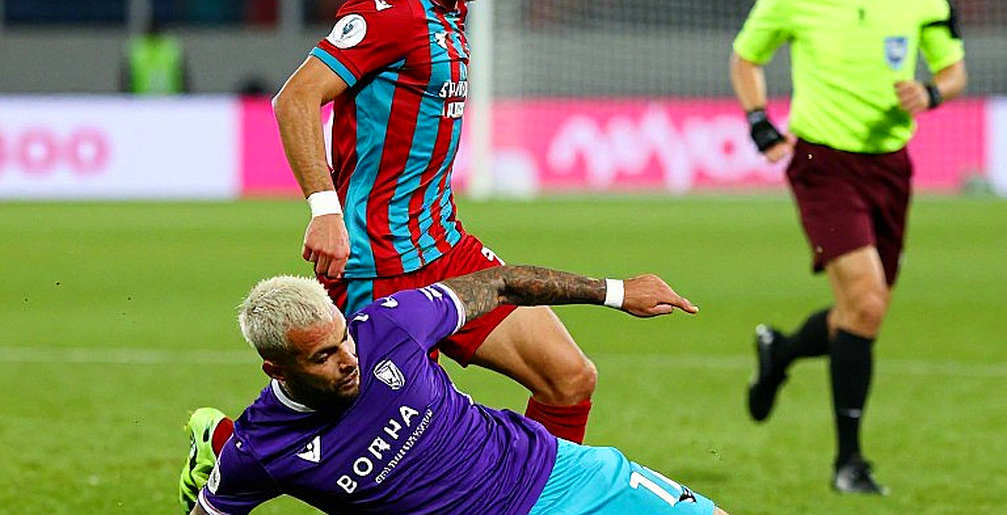Chiến thắng đầu tiên của Aston Villa: Thủ môn Zion Suzuki chứng minh giá trị trong ngày ra mắt ấn tượng