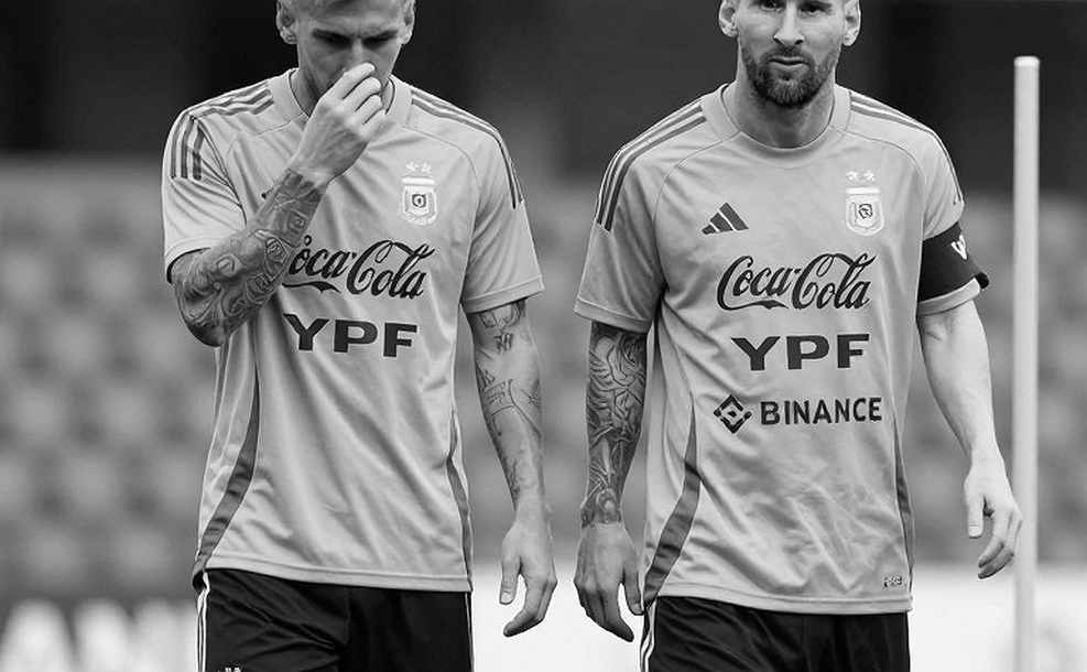 Dani Alves khoác áo FAS: tấm ảnh miễn phí và bài toán niềm tin của một nền bóng đá nhỏ Dani Alves khoác áo FAS: tấm ảnh miễn phí và bài toán niềm tin của một nền bóng đá nhỏ