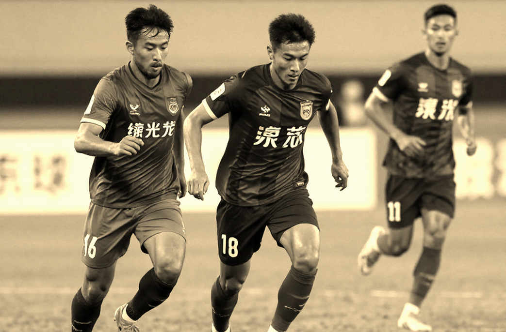 Chủ tịch Leones Negros nhớ 'La Bomba': 18 tháng, hai dự án bỏ dở và lối lên bị khóa