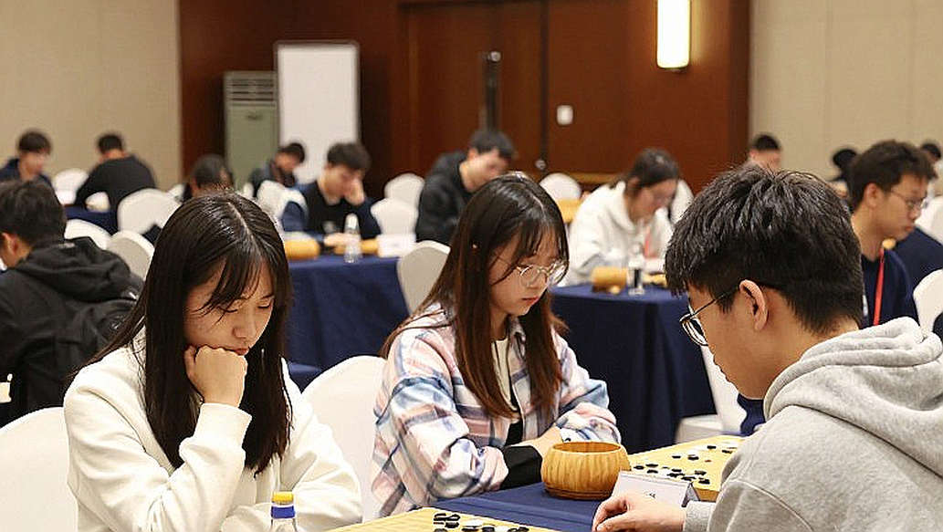 Double Agent giải bài toán cờ vua 58 năm: 63 nước chiếu là tối đa, còn 364 chỉ là giới hạn trên