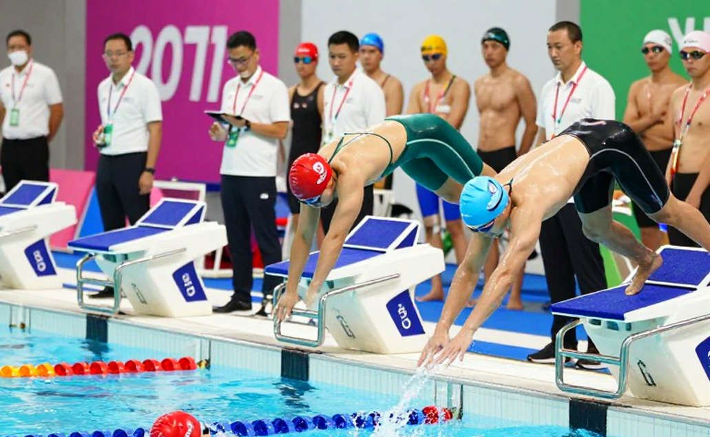 Annapolis Swim Club và bản đồ lao động ngầm của nền bơi lội trẻ Mỹ