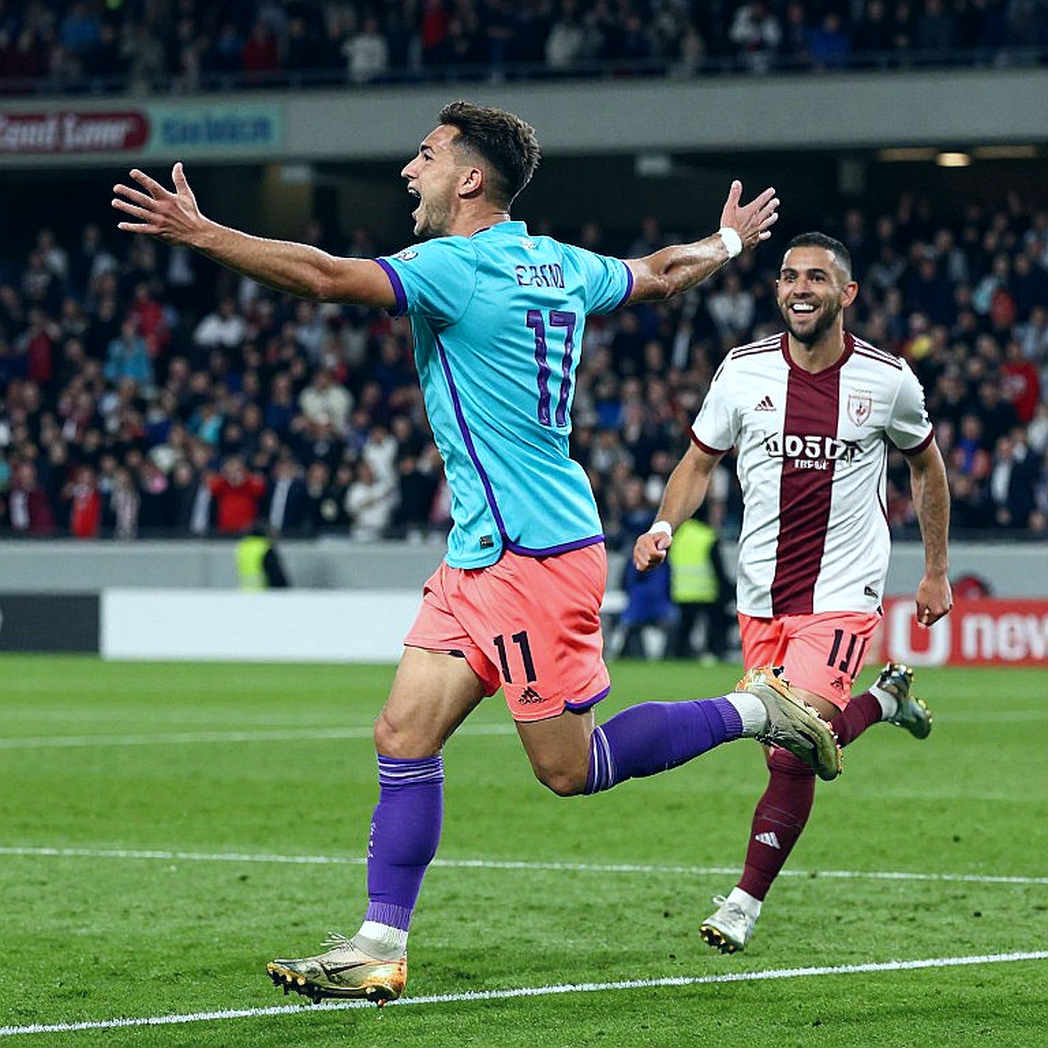 Carlos Álvarez và bài kiểm tra Clásico: Bản hợp đồng một tuần tuổi đối mặt trận derby lớn nhất Mexico