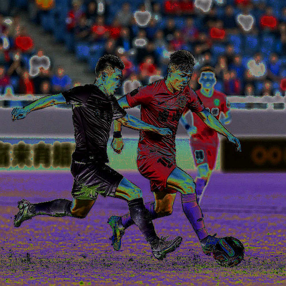 Chicharito Sends His CV to Luis Miguel: The Career-Pivot Chessboard of a 38-Year-Old Striker